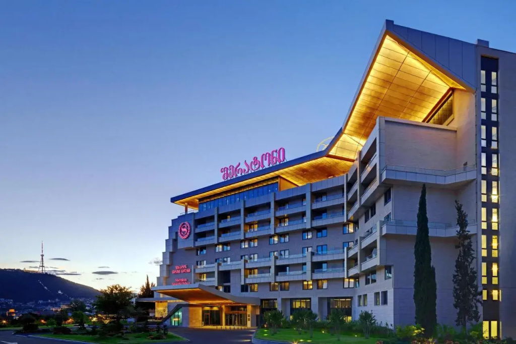 Sheraton Grand Tbilisi Metechi Palace Hotel — фото