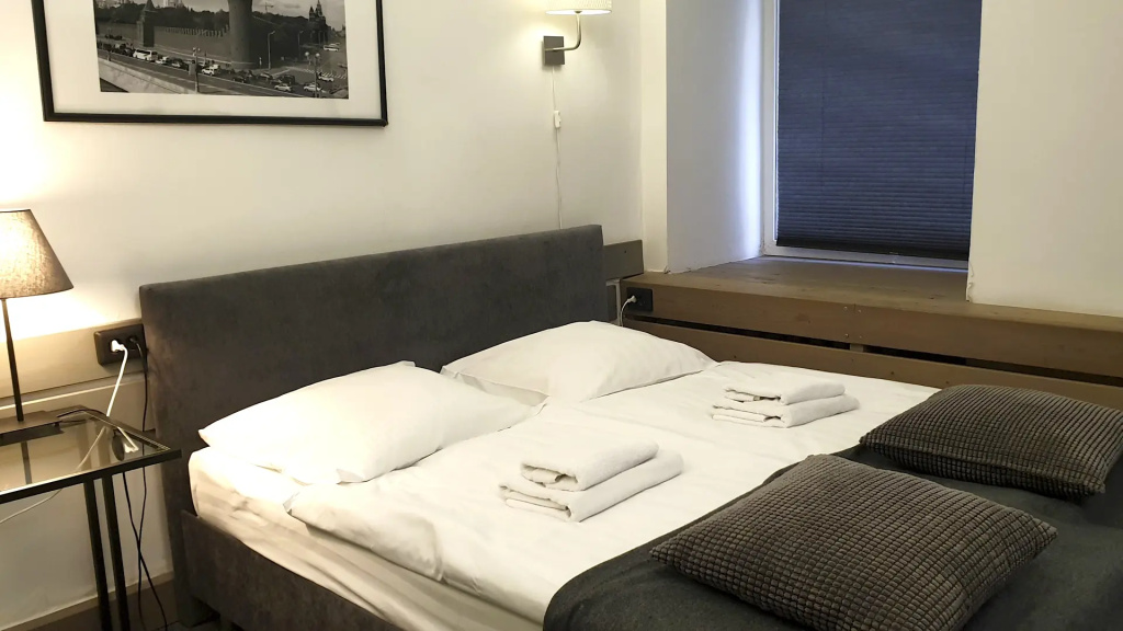 Small Double room (full double bed)