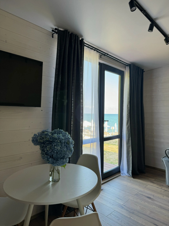 Double Suite with balcony and with partial ocean view (full double bed)