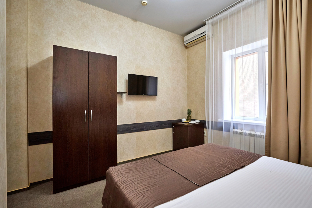 Standard Double room with courtyard view (full double bed)