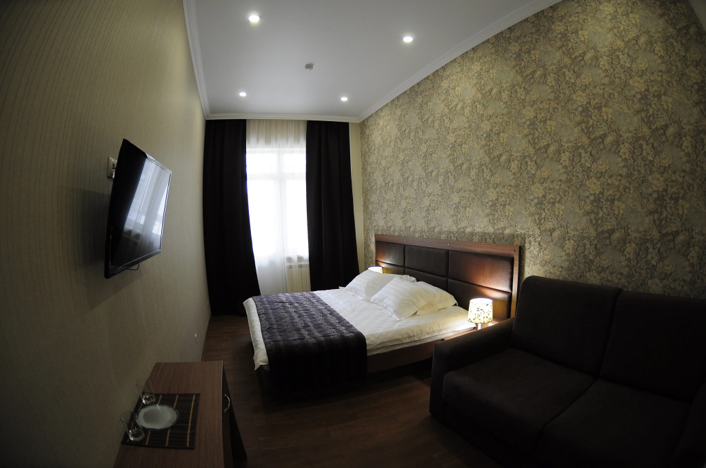 Fandorin Mini-Hotel Room Type - Superior Double room with balcony and with city view full double bed
