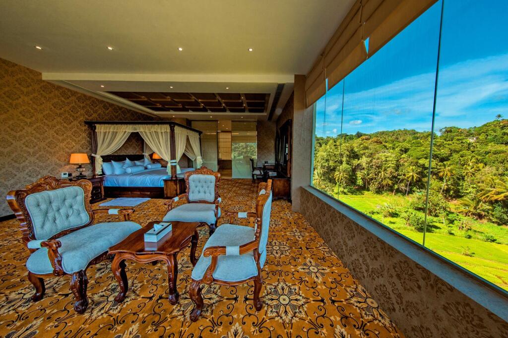The Golden Crown Hotel