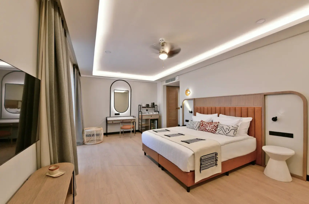 Corner Family Suite with forest view