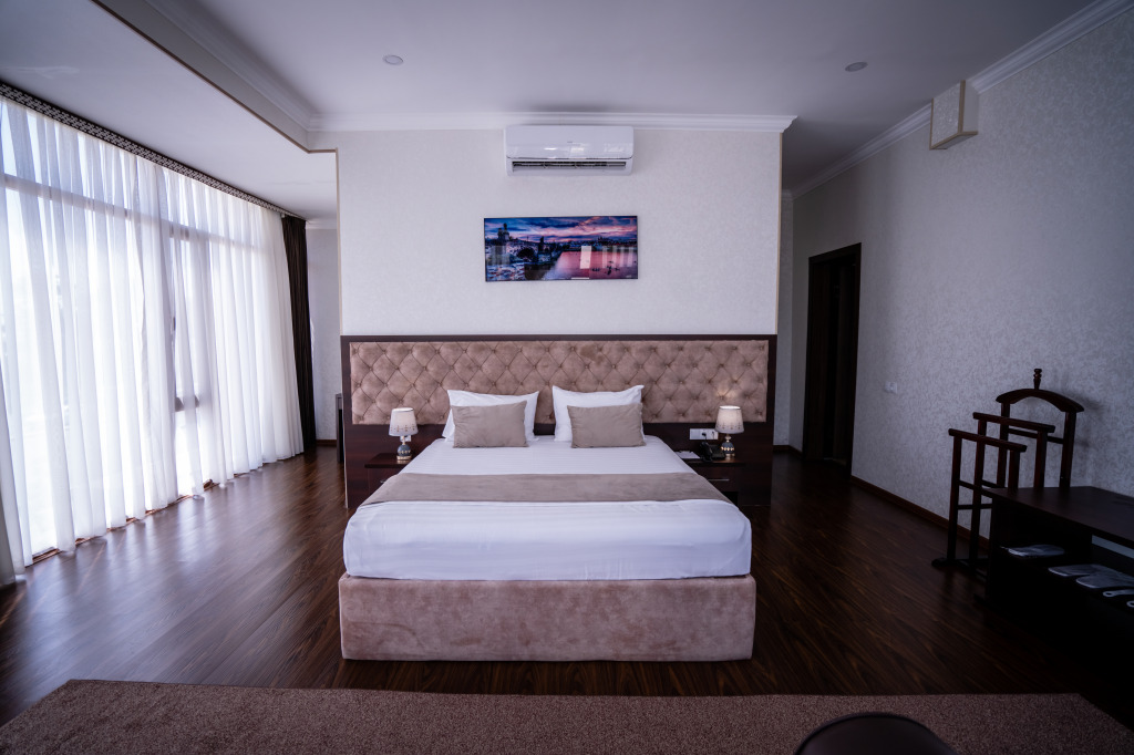 Двухместный номер Deluxe с видом на город двуспальная кровать в Отель Grand Turon Plaza