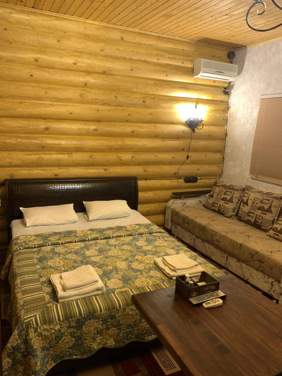 Double Suite (full double bed)