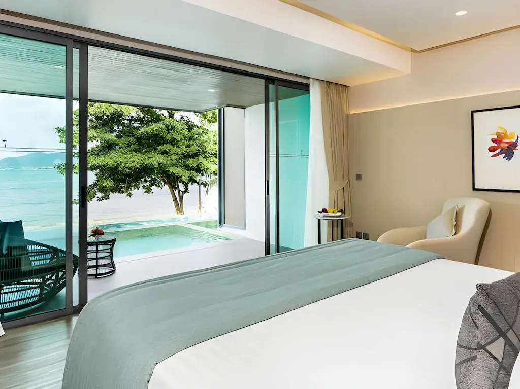 Private Pool Double room with balcony and beachfront (full double bed)