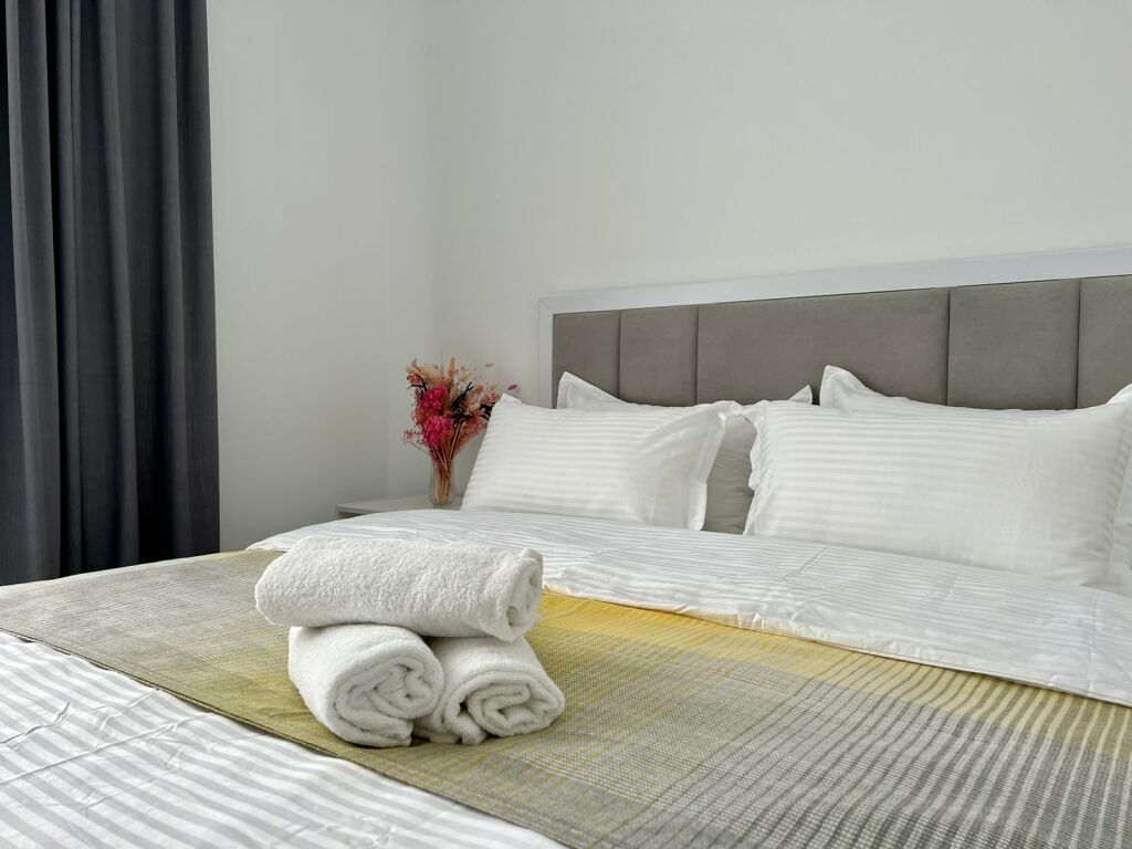 Апартаменты с 3 комнатами с балконом и с красивым видом из окна в Adal Apartments