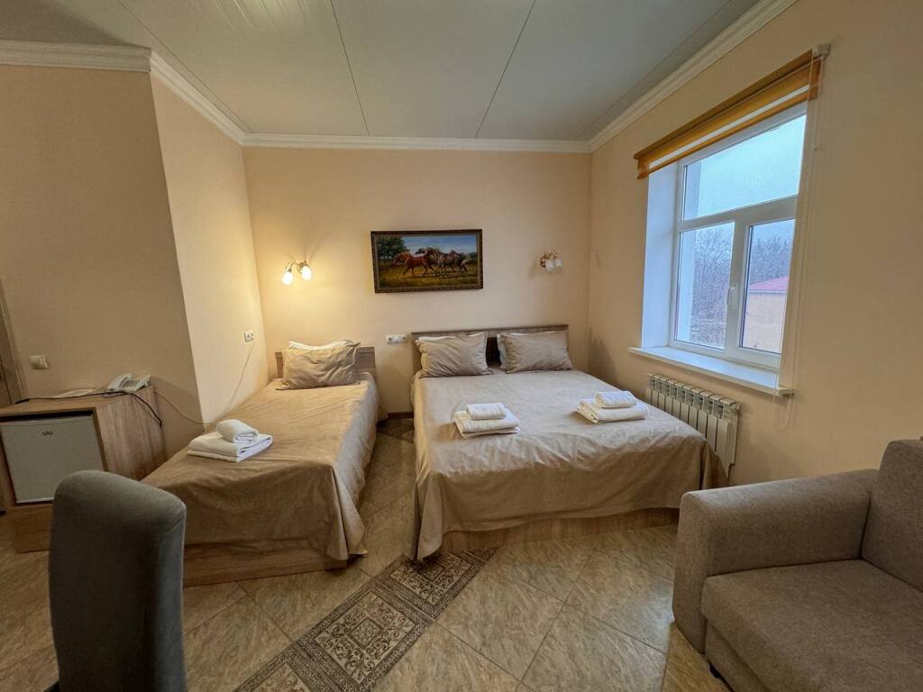 Трёхместный семейный люкс в Europa Hotel