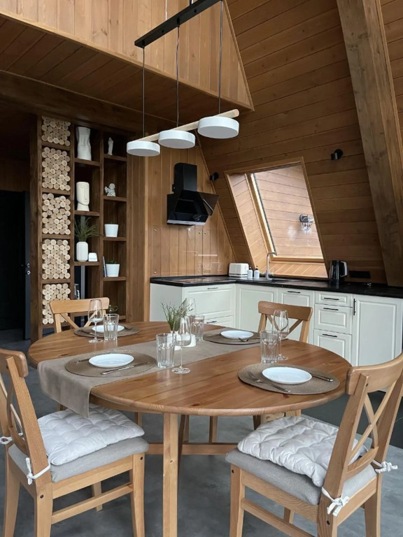 Семейный коттедж с балконом и с красивым видом из окна в Grand A-frame