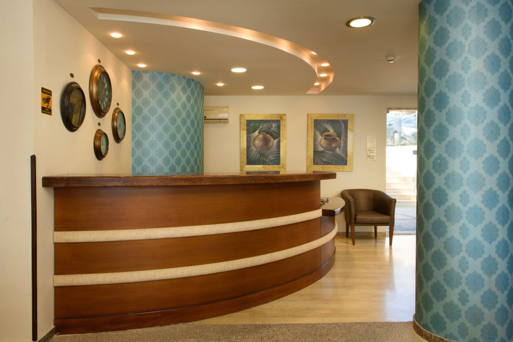 Lobby & Reception