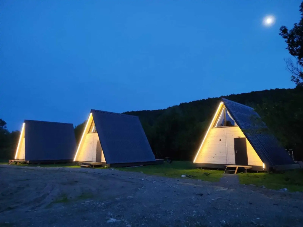 Шале двухэтажный А-фрейм с панорамным остеклением и террасой - фото 16