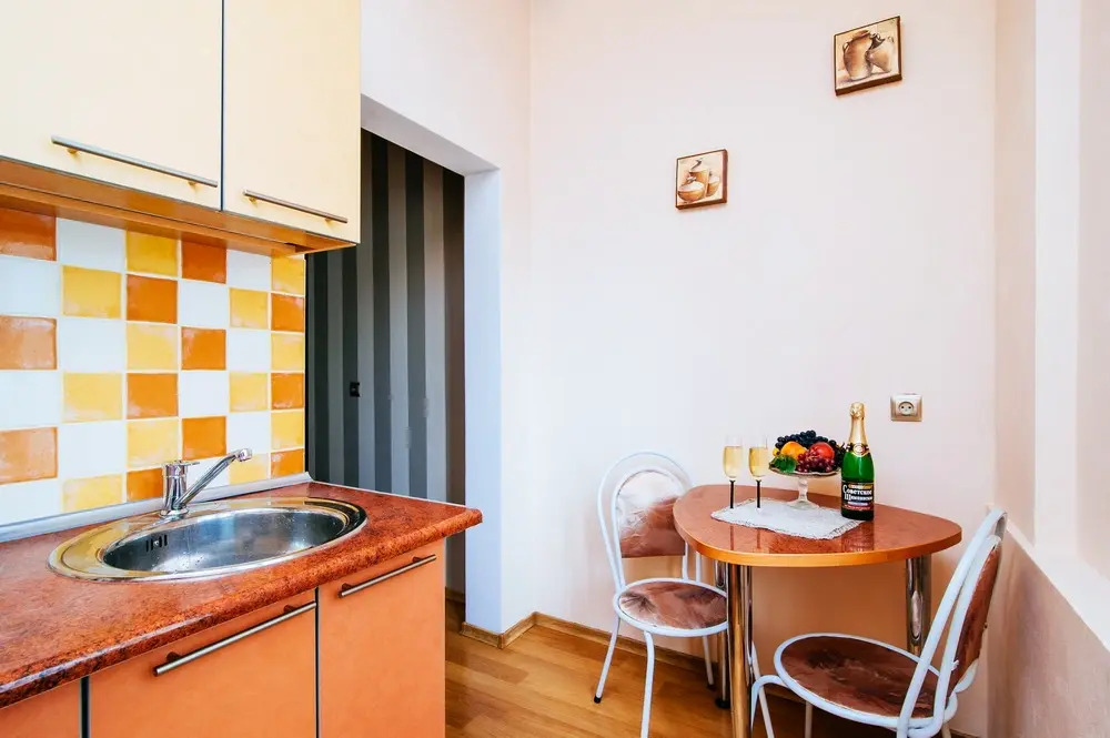 Апартаменты с балконом и с видом на город в Апарт-Отель около ЖД Вокзала