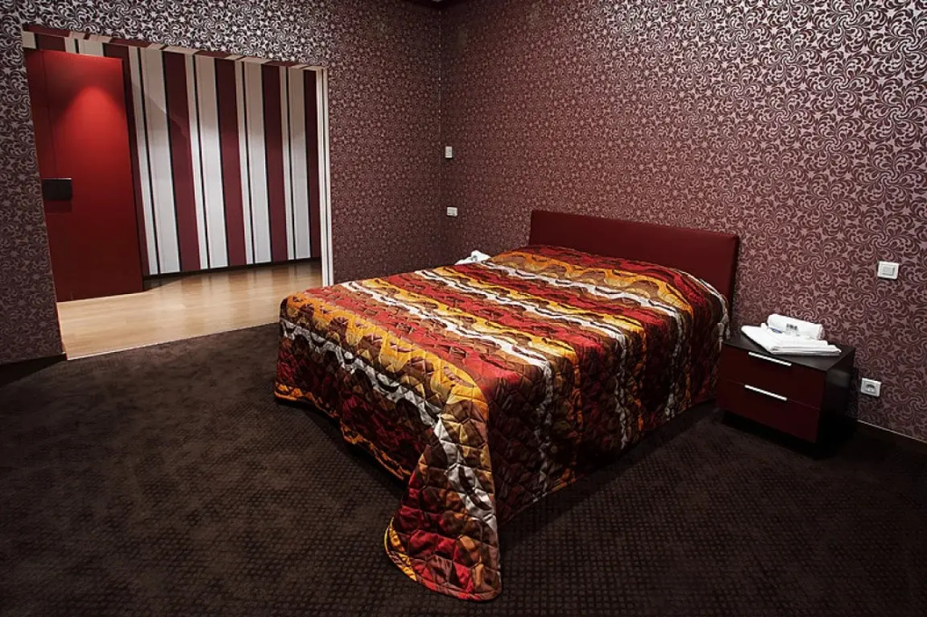 Double Suite (full double bed)