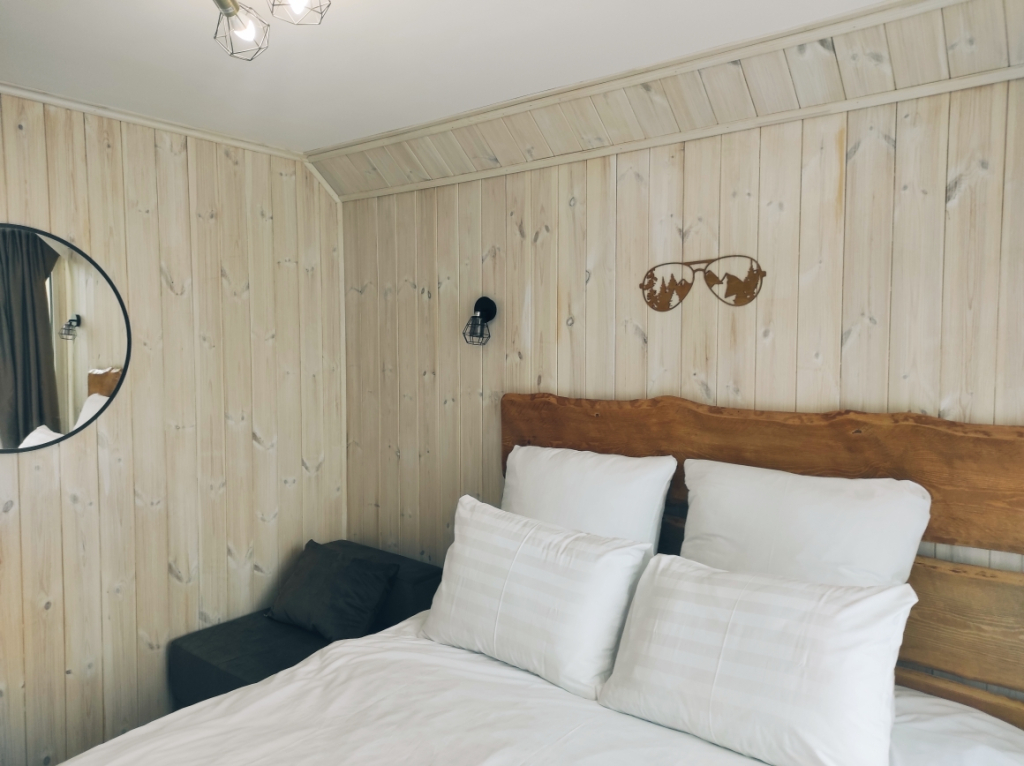 Коттедж с красивым видом из окна в Seven Lodge