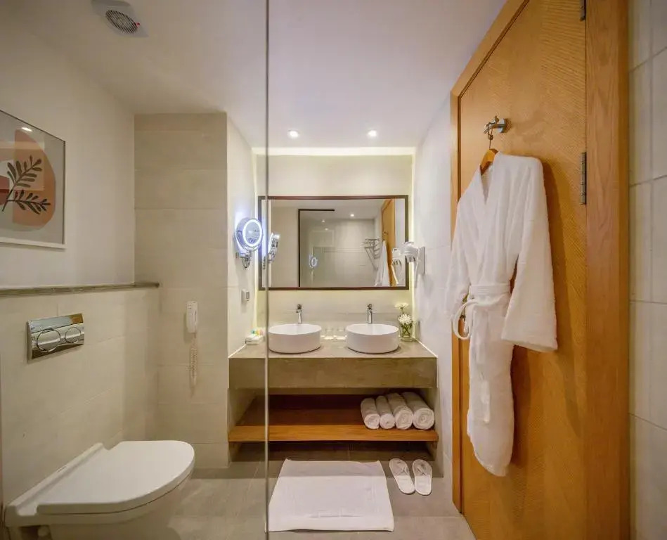 Трёхместный номер Superior с видом на сад в Amphoras Beach