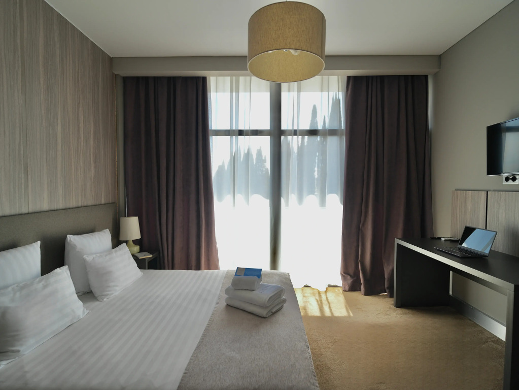 Двухместный люкс Grand с балконом двуспальная кровать в Abaash Hotel Afon