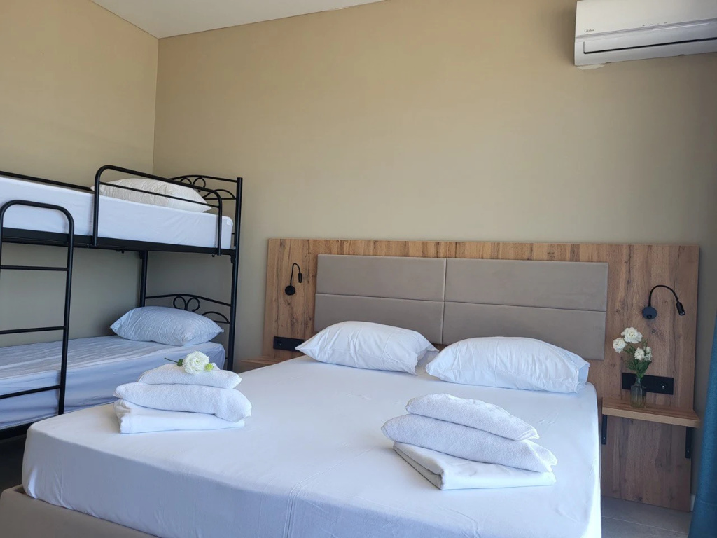 Superior room with balcony and with garden view