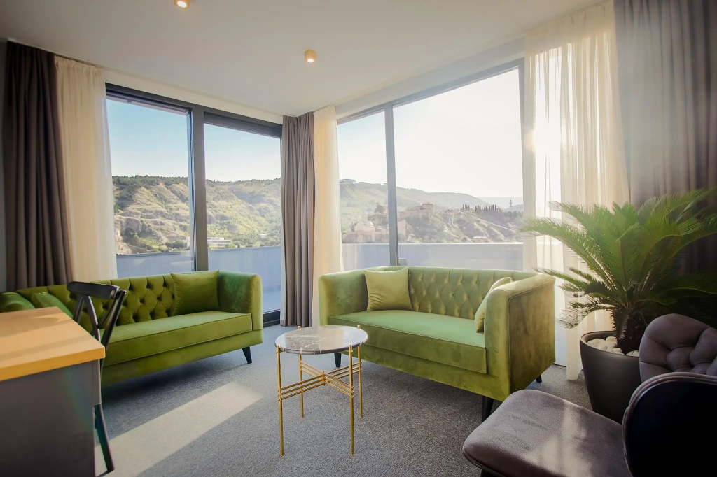 Premium Double room with city view (full double bed)