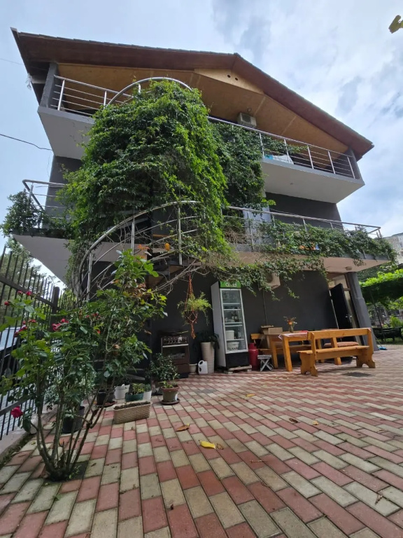 Guest house U Damira
