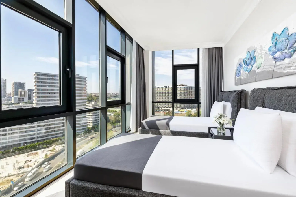 3 Bedrooms Apartment with city view