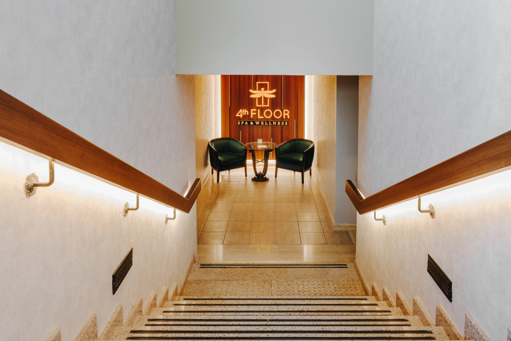 Lobby & Reception