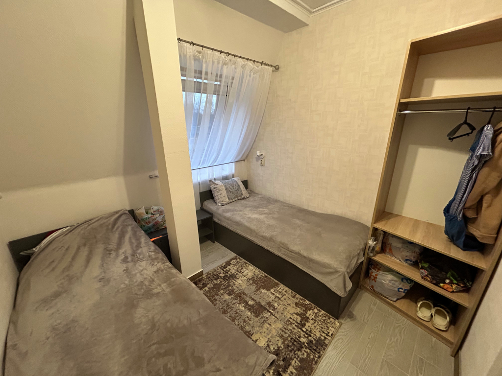 Кровать в общем номере в Пад дахам