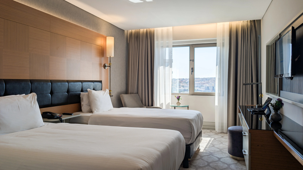 Standard Studio with city view, sofa and twin beds room photo 1
