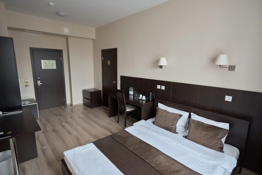 Korona Hotel Room Type - Superior Double room with city view full double bed