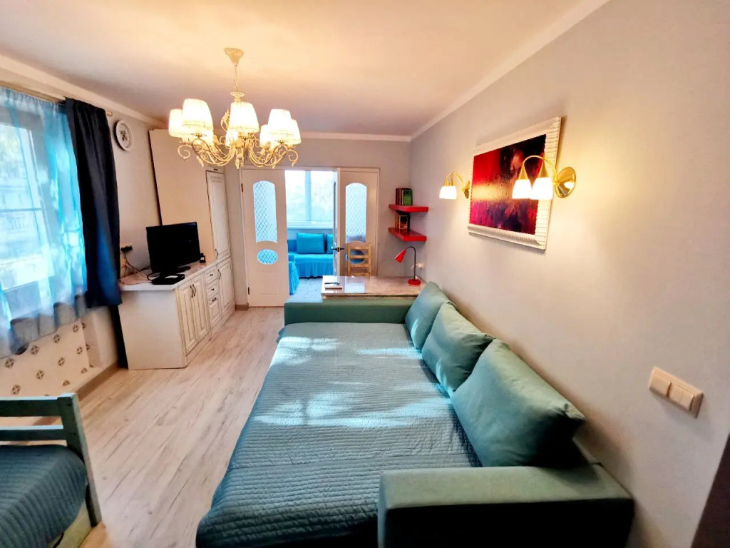 Shikarnaya Odnushka U Morya Flat