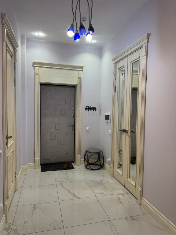 Четырёхместные апартаменты с 3 комнатами с балконом в Rent 247