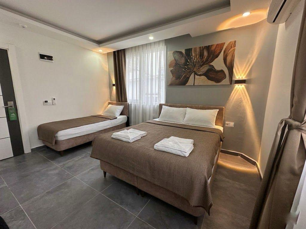 Standard Triple room