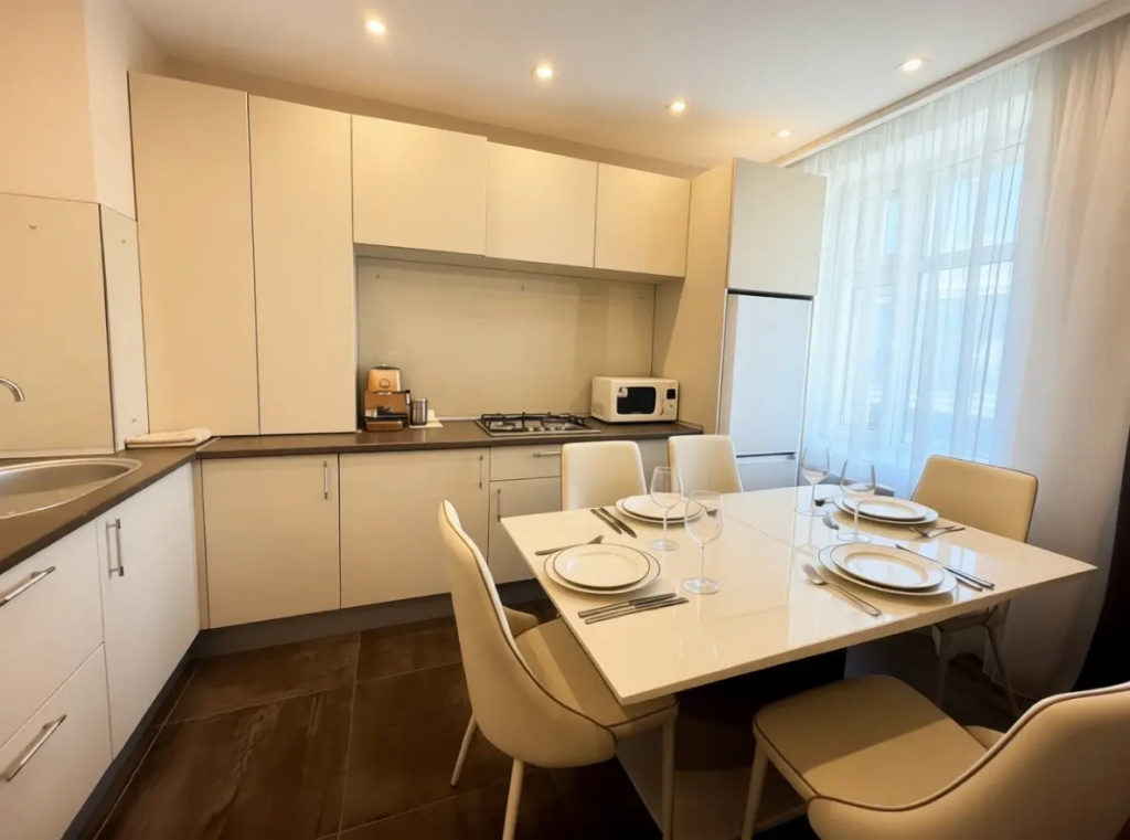 Апартаменты Deluxe c двумя спальнями и сан. узлами на Баумана ApartKazan — фото
