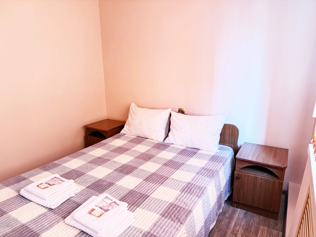 Double Suite (full double bed)