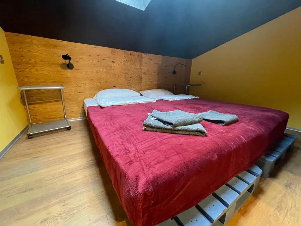 Gibrid Buk Boks Mini-hotel Room Type - Standard Double Attic room full double bed