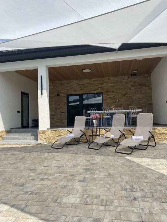 Коттедж с 3 комнатами с красивым видом из окна в Дом у реки