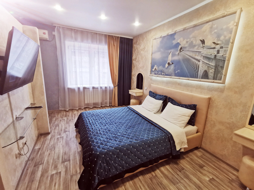 Deluxe Double room with city view (full double bed)