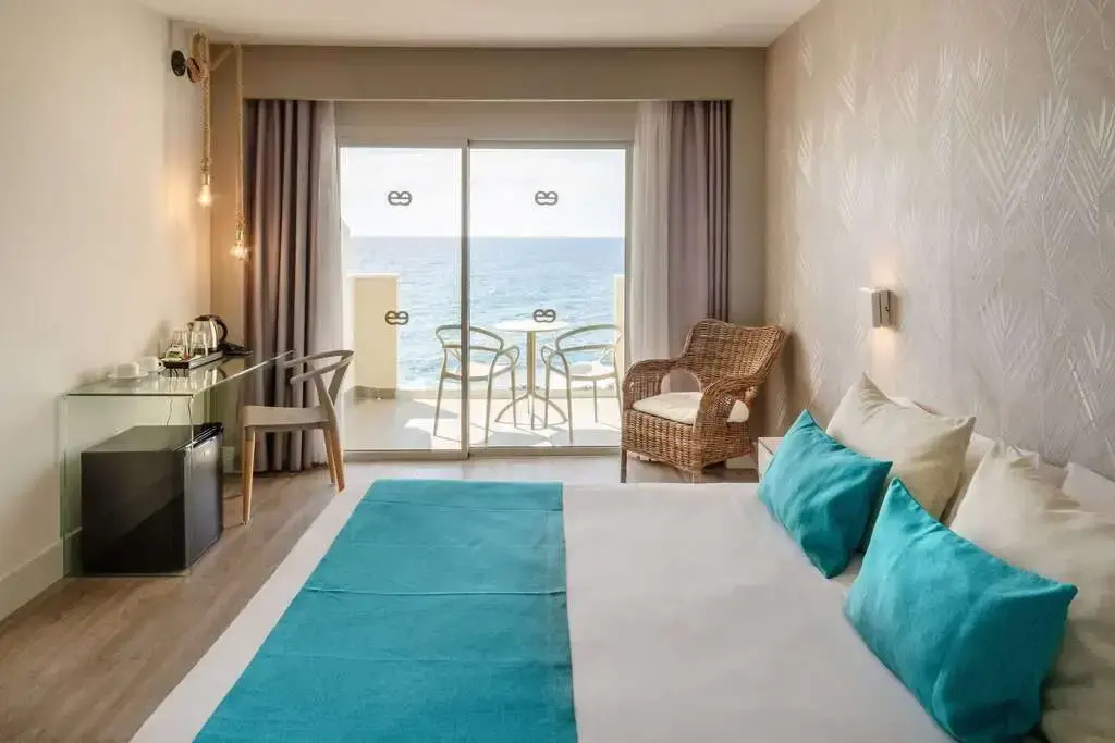 Standard Double room with sea view (full double bed)