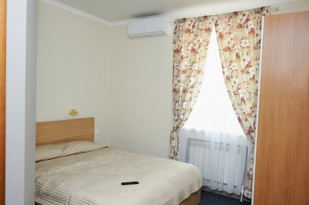 Standard Double room with courtyard view (full double bed)