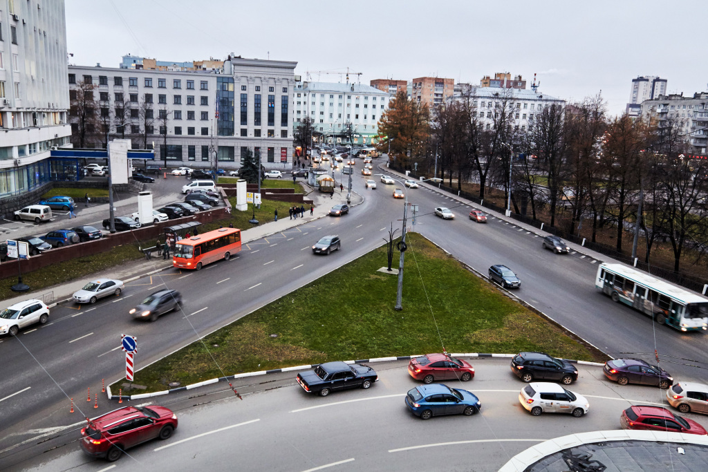 От площади горького