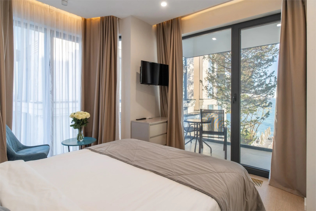 Luchezarny Rezort Resort Hotel Room Type - Deluxe Double room with pool view full double bed