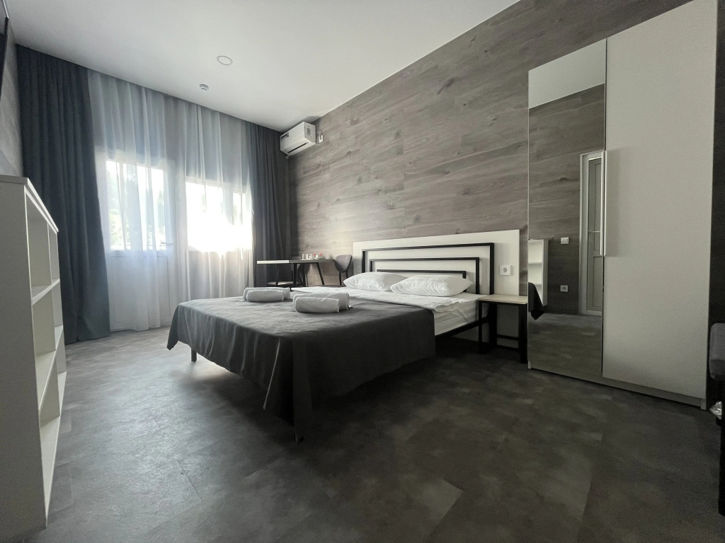 Double Suite with balcony (full double bed)