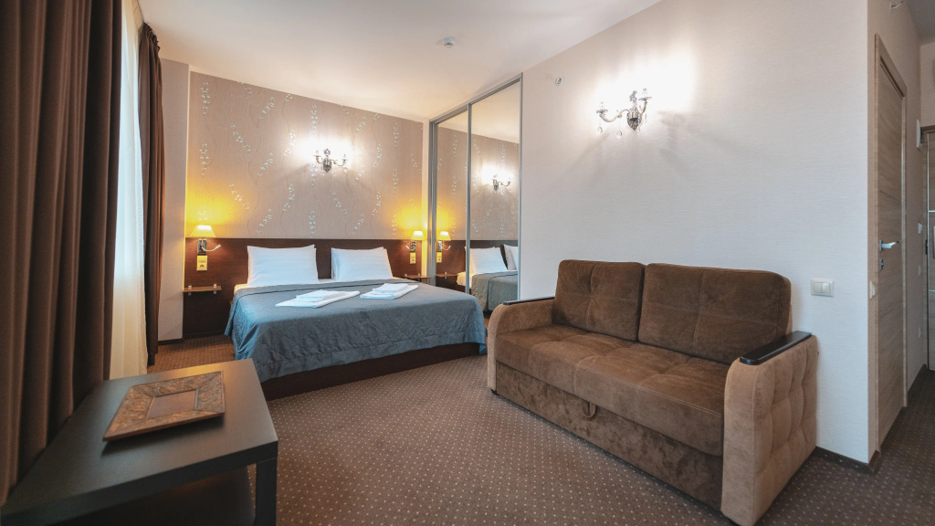 Double Junior Suite with Sofa (full double bed)