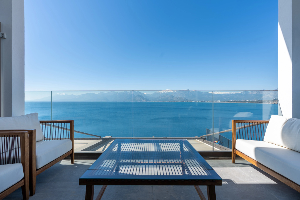 Deluxe Double room with balcony and with sea view (full double bed)