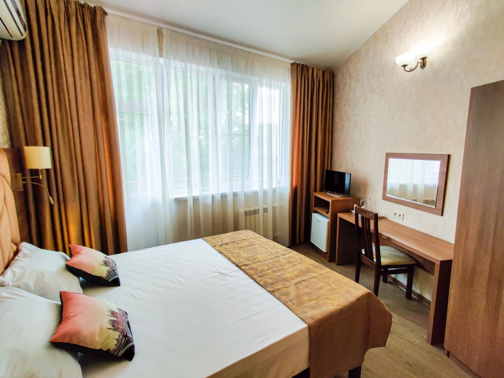 Superior Double room with balcony (full double bed)