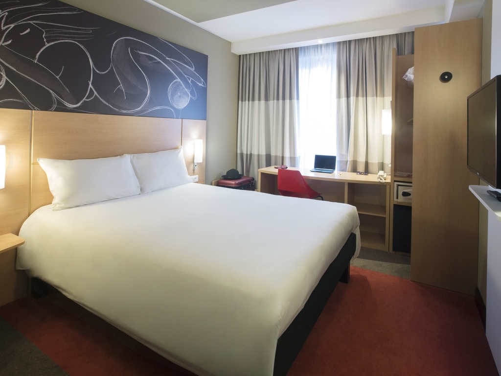 ibis Yerevan Center Room Type - Standard Double room with city view (full double bed)