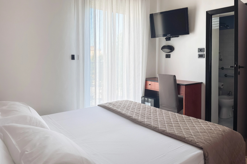 Standard Double room with balcony (full double bed)