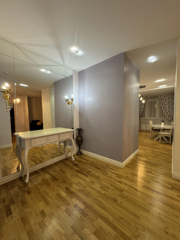 Четырёхместные апартаменты с 3 комнатами с балконом в Rent 247