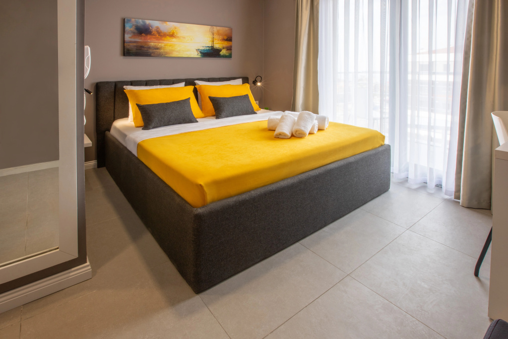 Standard Double room with balcony and with mountain view (full double bed)