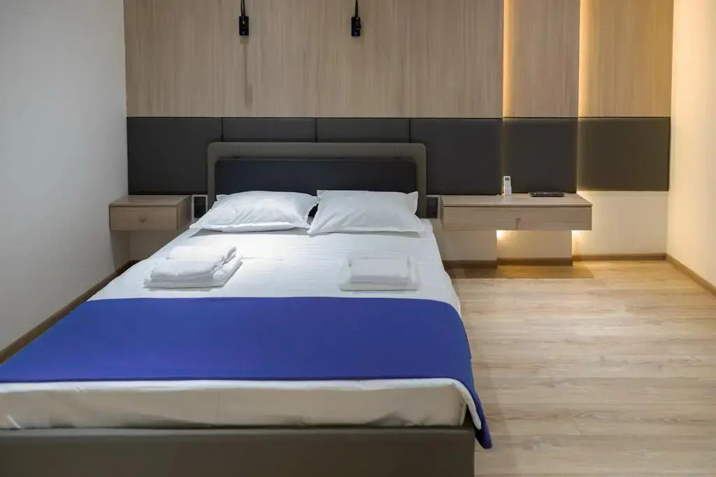 Double Suite (full double bed)