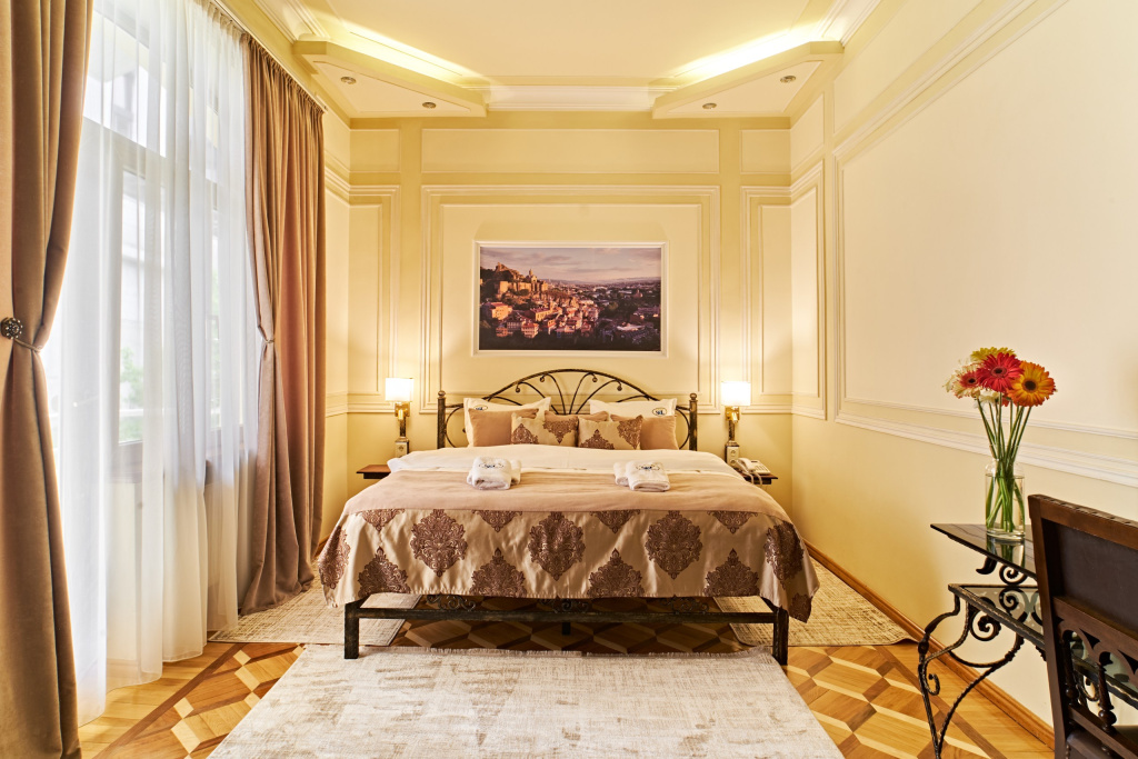 Deluxe Double room with balcony (full double bed)